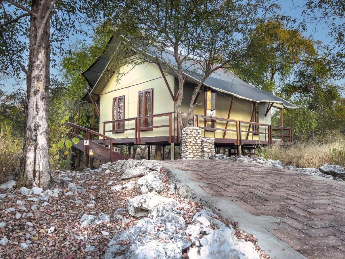 The Mushara Outpost 호텔 Mokuti Lodge 외부 사진