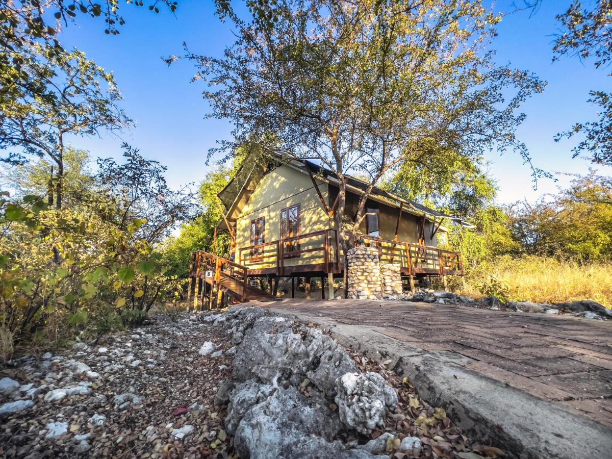 The Mushara Outpost 호텔 Mokuti Lodge 외부 사진